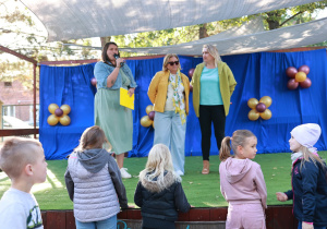 Rozpoczęcie pikniku jubileuszowego. Powitanie gości przez dyrekcję ZPM2