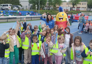 Zdjęcie grupowe z Moniką Pyrek.
