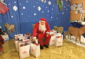 Mikołaj przyniósł prezenty dla dzieci
