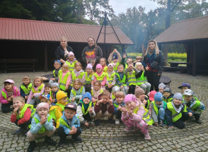 Zdjęcie grupowe w szkółce leśnej w Drzewocinach