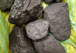małe bryły węgla