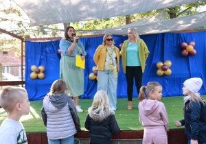 Rozpoczęcie pikniku jubileuszowego. Powitanie gości przez dyrekcję ZPM2